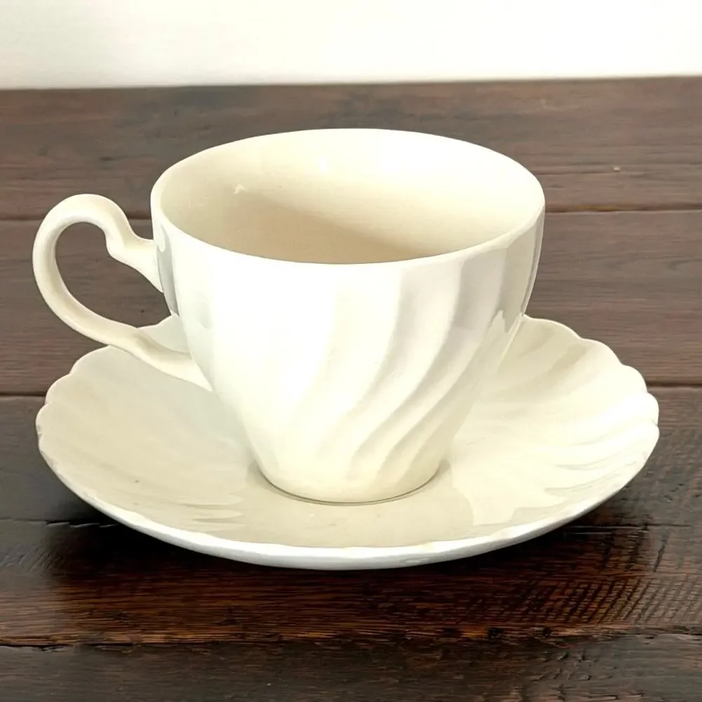 Set of 4 Vintage White Johnson Brothers Tea Cup & Saucer